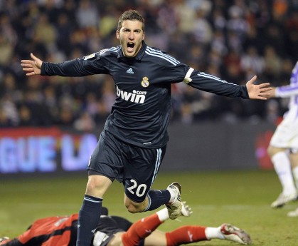 爱游戏真人体育娱乐-『未来之都』：探索《堡垒之夜》的无限创意新世界